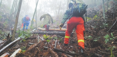 3名人員被困深山 寧德周寧消防聯(lián)合將其救出