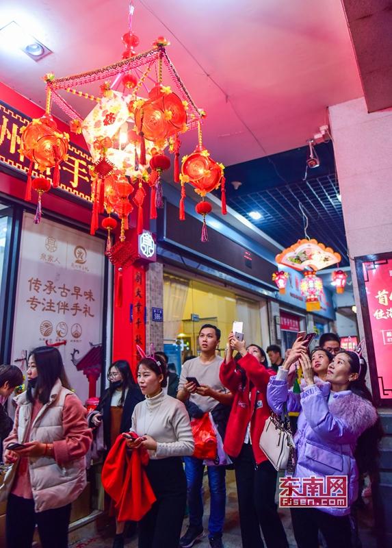 泉州:上元佳節 家門口賞燈正當時
