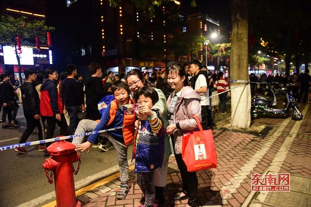 泉州:上元佳節 家門口賞燈正當時
