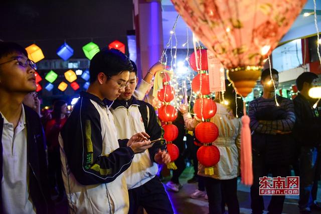 泉州:上元佳節 家門口賞燈正當時