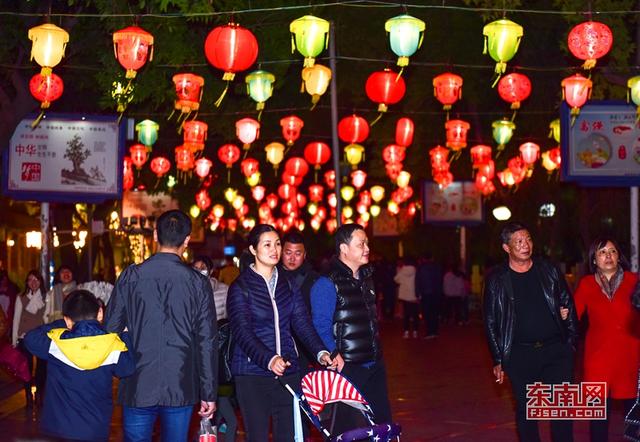 泉州:上元佳節 家門口賞燈正當時