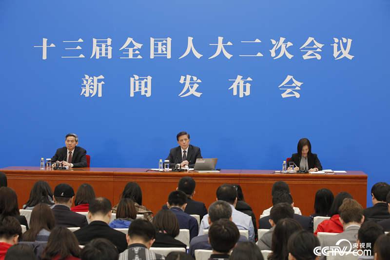 4日上午，十三屆全國人大二次會議新聞發布會在人民大會堂一層新聞發布廳舉行。