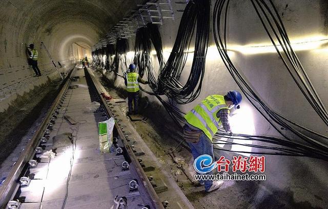 過海隧道段昨日移交鋪軌 今年年底全線開通試運營 