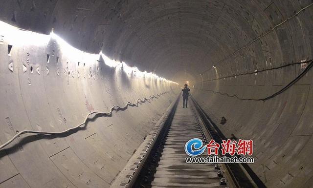 過海隧道段昨日移交鋪軌 今年年底全線開通試運營 