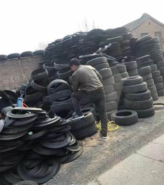  ?“輪胎超市”內(nèi)有各種舊輪胎超過3萬條