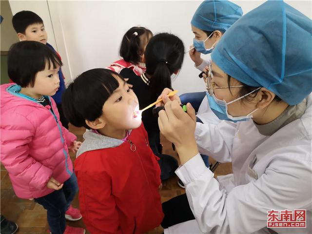 世界口腔健康日：“牙天使”來到幼兒園 