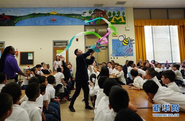 福建布袋木偶戲傳承人深入美國民間