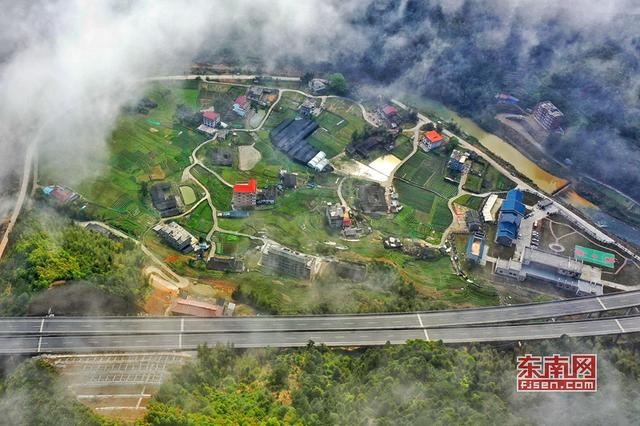 德化：云里霧里 云龍湖美如畫 