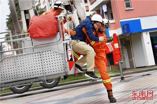 福建中醫藥大學在旗山校區學生生活區開展演練消防應急疏散 