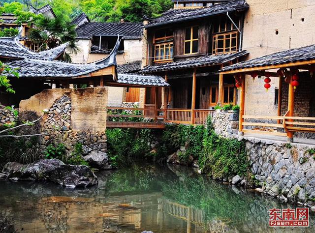 屏南縣龍?zhí)洞澹簜鹘y(tǒng)村落煉成“網(wǎng)紅村” 