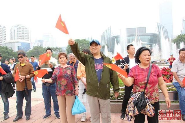 福建各界青年歌舞激情“快閃” 紀(jì)念五四運(yùn)動(dòng)100周年