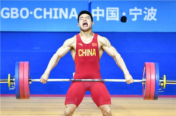 閩將石智勇打破男子73公斤級抓舉及總成績世界紀錄