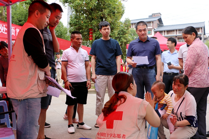 寧化開展“安全生產月”宣傳咨詢日活動