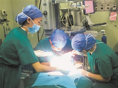 4歲幼童12顆蛀牙，不只是因為吃糖