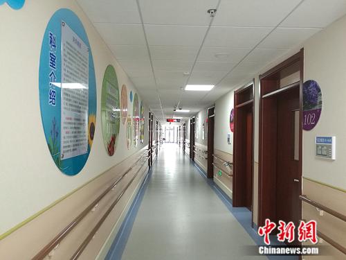 探訪臨終關(guān)懷病房：生命在這里有尊嚴(yán)地“謝幕”