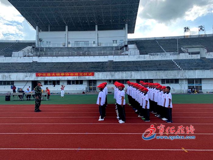 寧化城東中學800多名新生參加跑操匯演