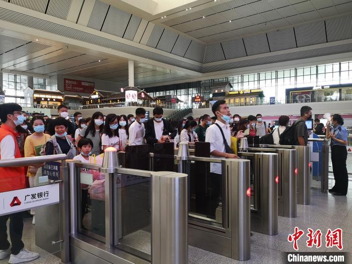 2020國慶特約填空題：“報復性”（ ）（ ）