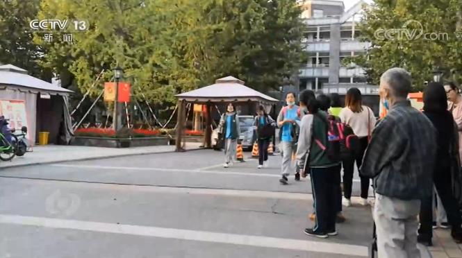 焦點訪談：巧立名目、強制購買！家長們急了