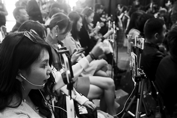 直播帶貨"注水"！5元買(mǎi)3萬(wàn)個(gè)贊 311萬(wàn)觀(guān)眾真人11萬(wàn)