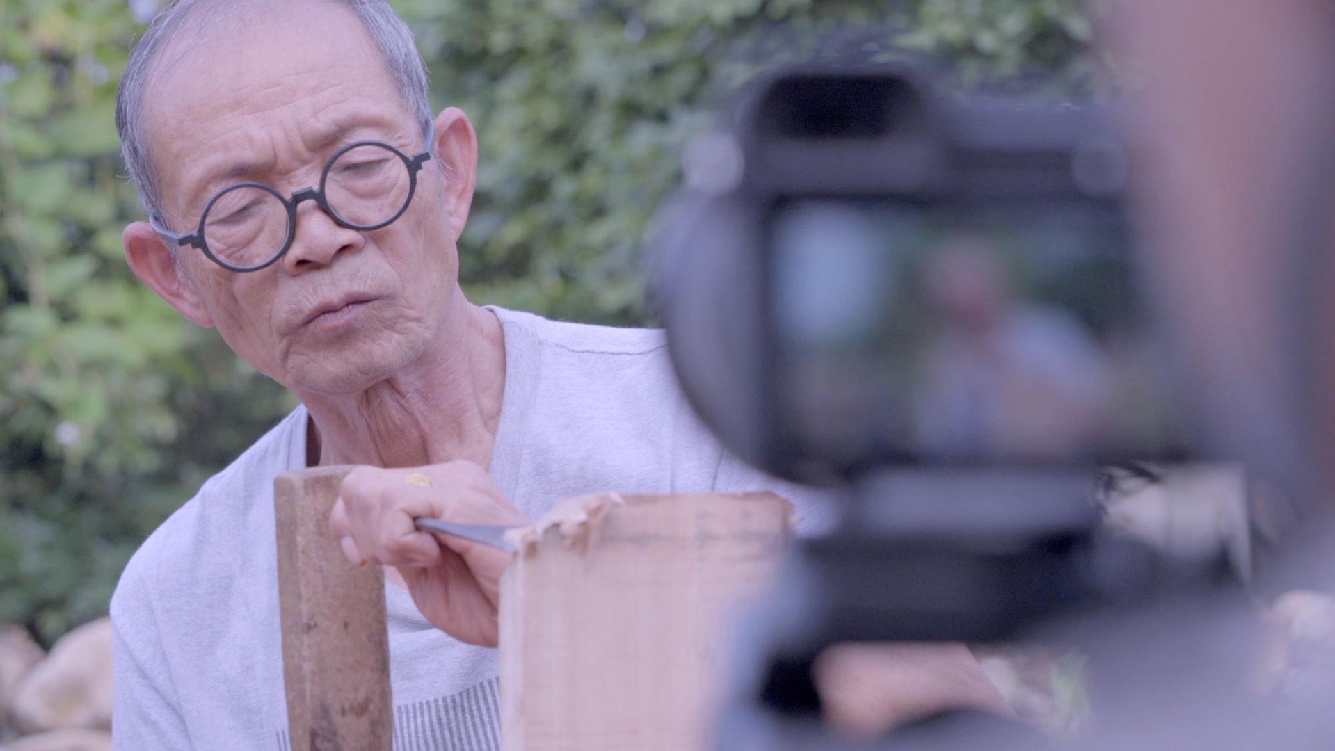 “火云邪神”出道記，這是一個關于72歲“爺青回”的故事……