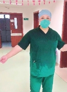 護士長的選擇：丈夫躺在ICU 她守著另一間ICU不離寸步