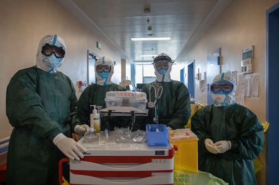 武漢醫生敢死隊：高危90秒與病毒源最近