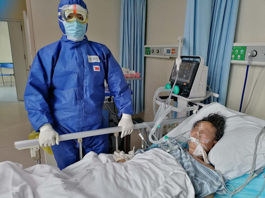 【戰(zhàn)疫最前線】一線醫(yī)生：看著患者豎起的大拇指，能感受到信任與感激