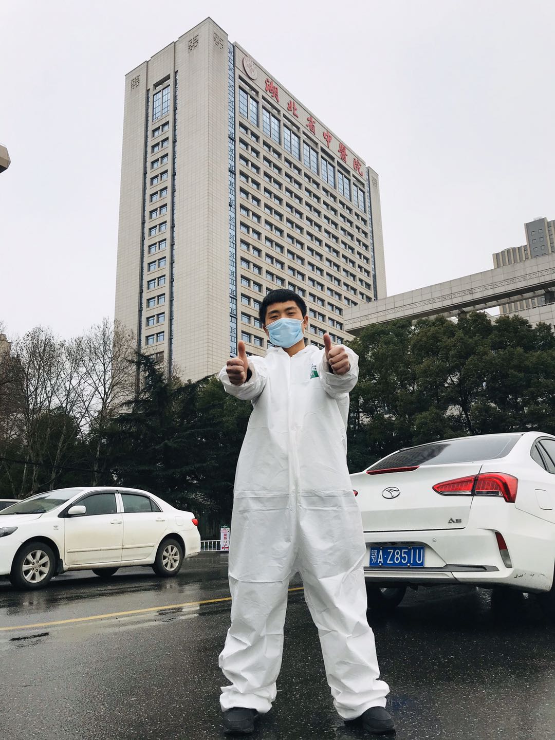 【戰疫最前線】孤身一人“逆行”來武漢 他隨機導航到醫院當志愿者