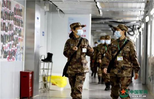 用心治療用心服務(wù),火神山出院患者與她隔空擁抱