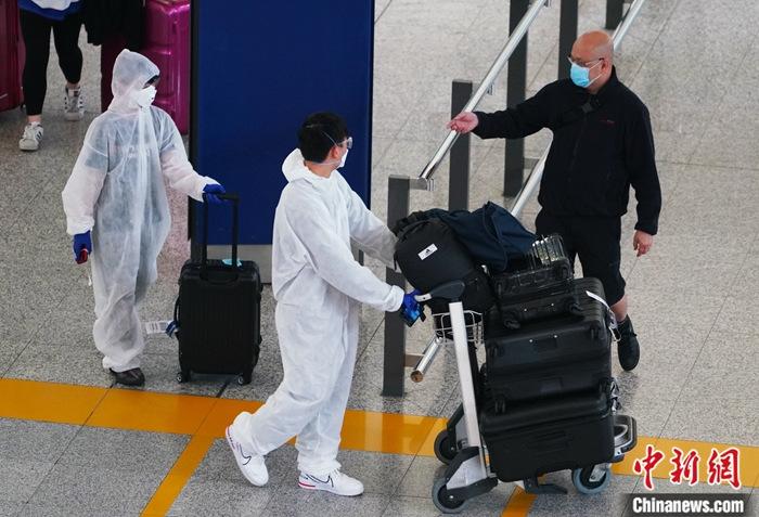 發(fā)燒仍違反隔離令外出吃宵夜?港警截獲多宗違例外出案