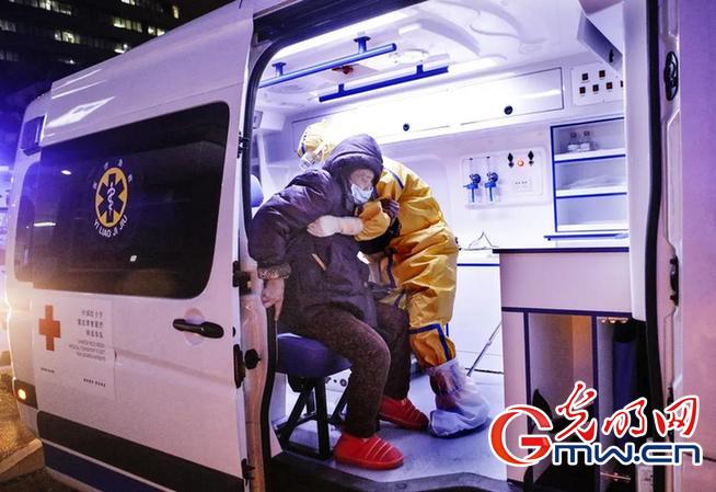 “疫”線90后救護轉(zhuǎn)運隊：做生命的擺渡人