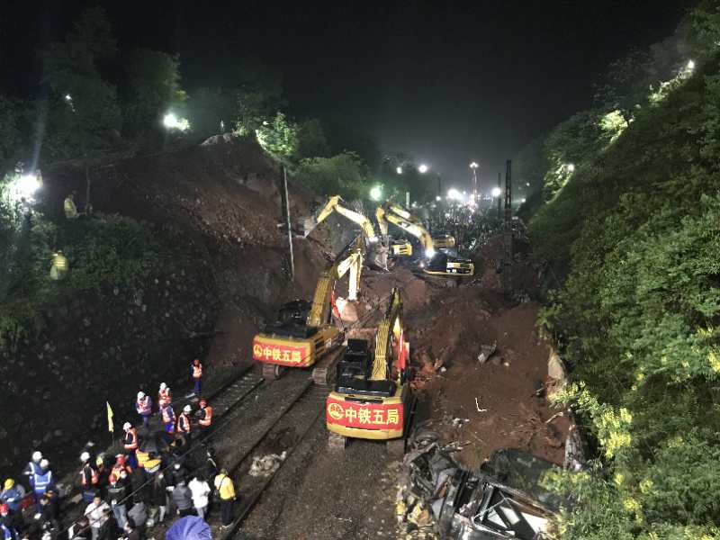 信號員回憶郴州列車側翻：事發前一分鐘接到電話