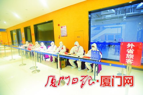 旅客分流最快半小時(shí) 探訪廈門機(jī)場(chǎng)入境人員分流服務(wù)中心