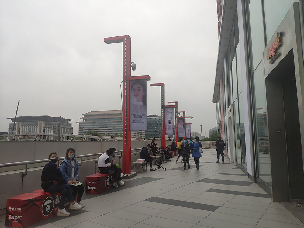 導購叫賣神仙水，西單不再空蕩蕩