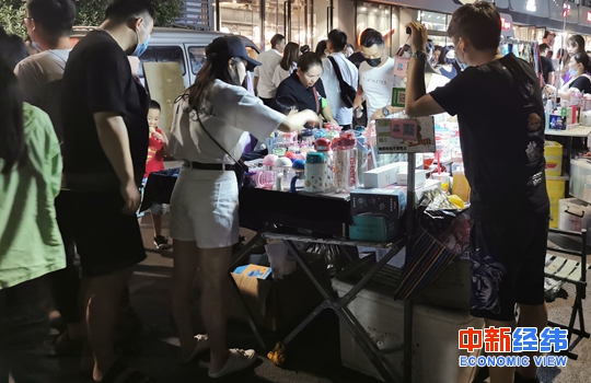 27地設攤販規范點發展地攤經濟 網友：好有煙火氣