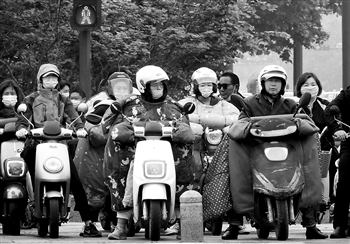 從口罩到頭盔！“蹭熱點”式詐騙專門煽動囤貨焦慮