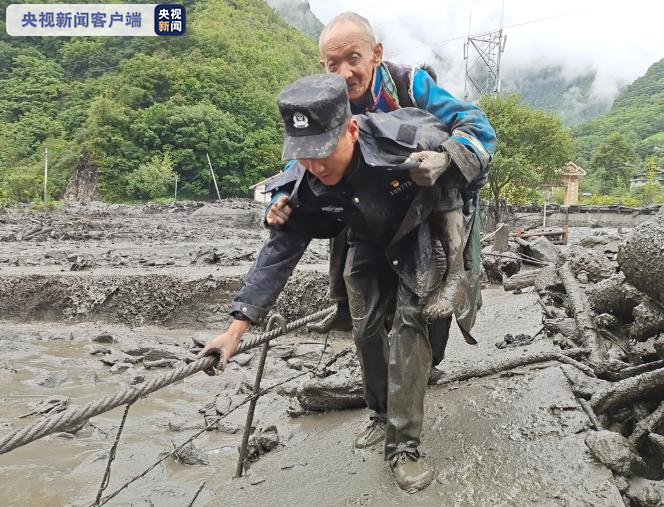 四川雅安寶興縣多處受災(zāi) 受災(zāi)群眾已全部轉(zhuǎn)移安置
