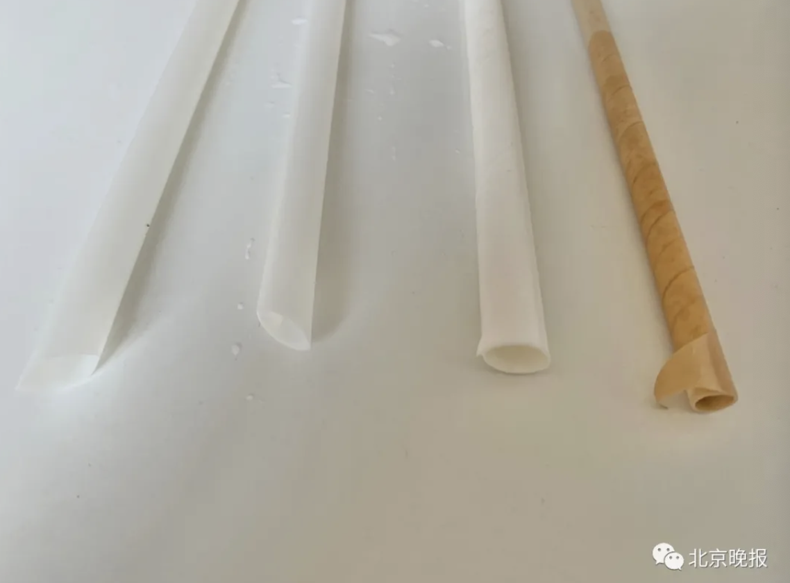 “紙吸管”上崗頻頻被吐槽 網(wǎng)友：嘬得腮幫子疼！