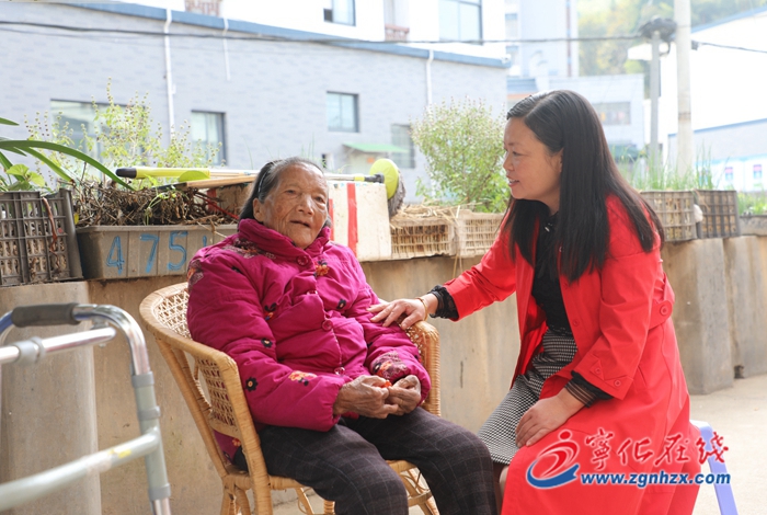 鄧朋秀：孝敬公婆的好媳婦