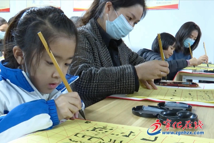 城郊鎮東山社區：舉辦書法培訓 豐富社區生活