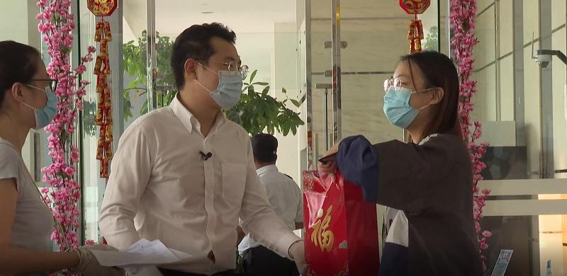 切切故鄉情！他們收到了來自祖國的“春節包” 愛心滿溢！