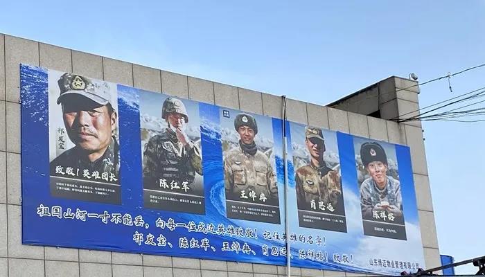 這塊“廣告牌”刷屏 附文讓人淚目