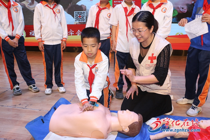 寧化：應(yīng)急救護(hù)技能培訓(xùn)進(jìn)校園