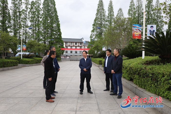 市領(lǐng)導(dǎo)看望慰問來寧掛職教師