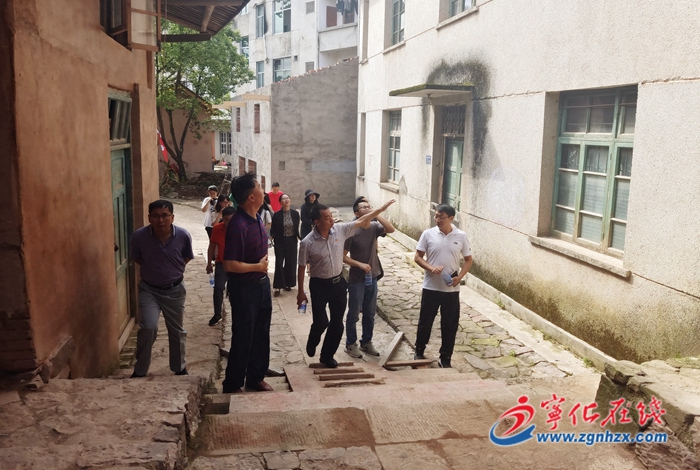 寧化縣委宣傳部在一線(xiàn)實(shí)踐活動(dòng)中進(jìn)行黨史學(xué)習(xí)教育