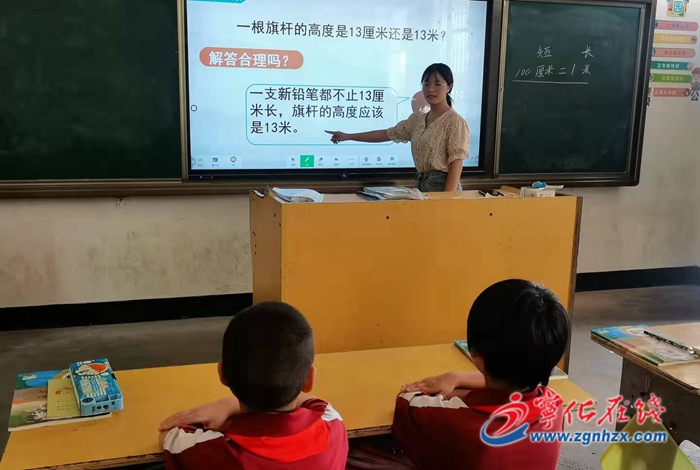 曹坊中心學校校友向母校捐贈3套教學一體機