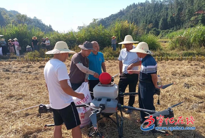 寧化開展2021年冬種紫云英飛播現場觀摩會