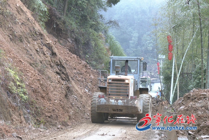 寧化治平畬族鄉(xiāng)全力以赴搶修塌方路段
