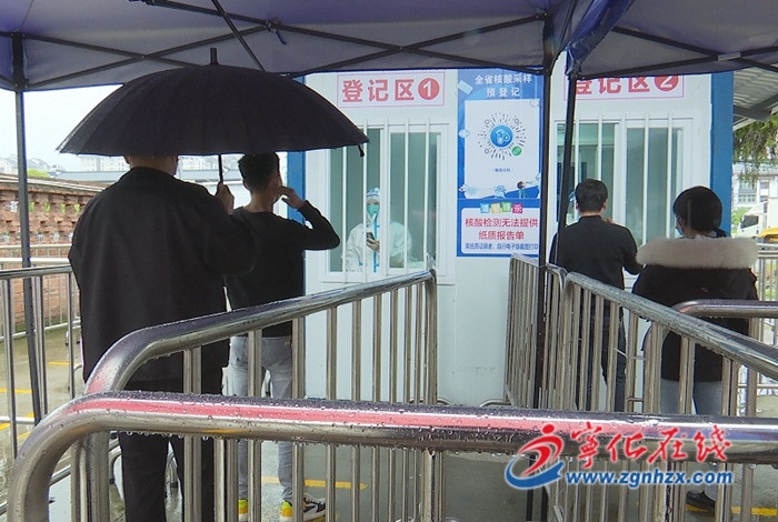 寧化：核酸檢測(cè)人員節(jié)日?qǐng)?jiān)守崗位 守護(hù)群眾健康