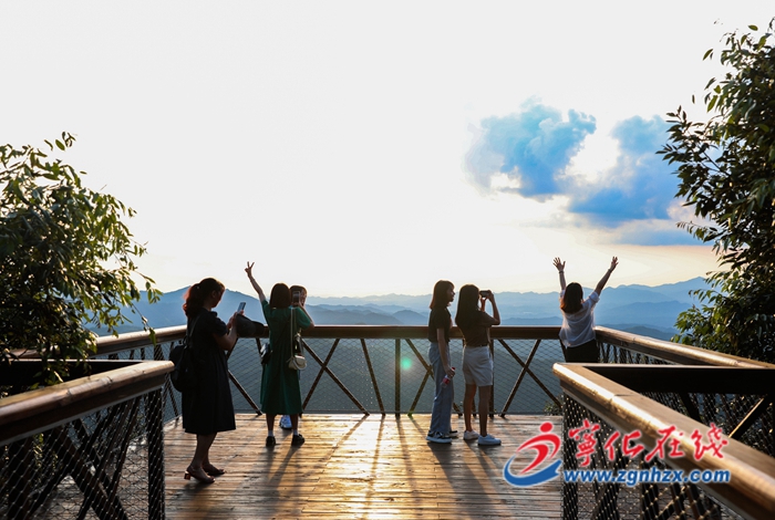 寧化：朝霞伴日出,風(fēng)景美如畫